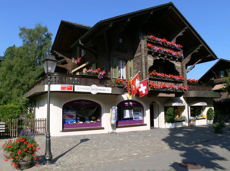 Στο Γκστάαντ το φθινόπωρο -Χωρίς τους πλούσιους επώνυμους, το ελβετικό χωριό είναι ωραιότερο [εικόνες] | iefimerida.gr 1