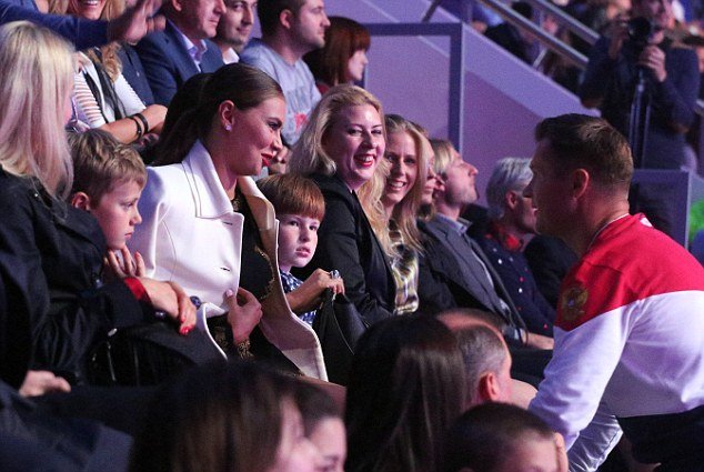 Είναι αυτά τα κρυφά παιδιά του Πούτιν με την Καμπάεβα; Δυο κατάξανθα αγοράκια [εικόνες] | iefimerida.gr 0