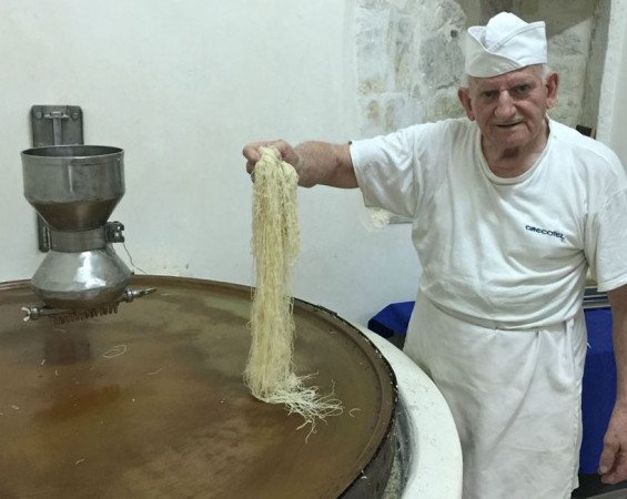 Ο 80χρονος άρχοντας του κανταϊφιού -Ο Κρητικός που είναι γνωστός σε όλο τον κόσμο! | iefimerida.gr 0