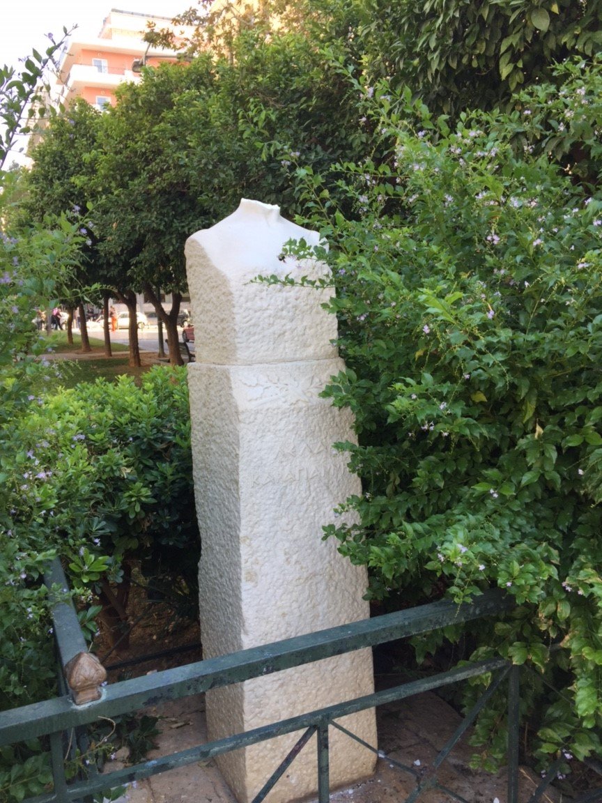 Αποκεφάλισαν την προτομή της ηρωίδας Λέλας Καραγιάννη στην πλατεία Τοσίτσα [εικόνες]  | iefimerida.gr 2