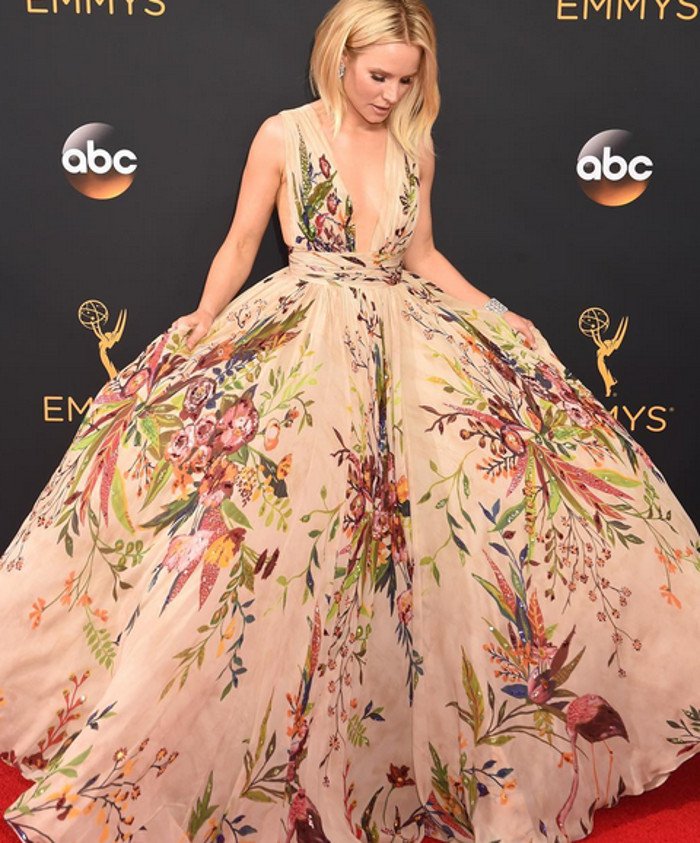 Εμιλι Ραταϊκόφσκι και Χάιντι Κλουμ με τολμηρά φουστάνια στα Εmmy [εικόνες] | iefimerida.gr 0