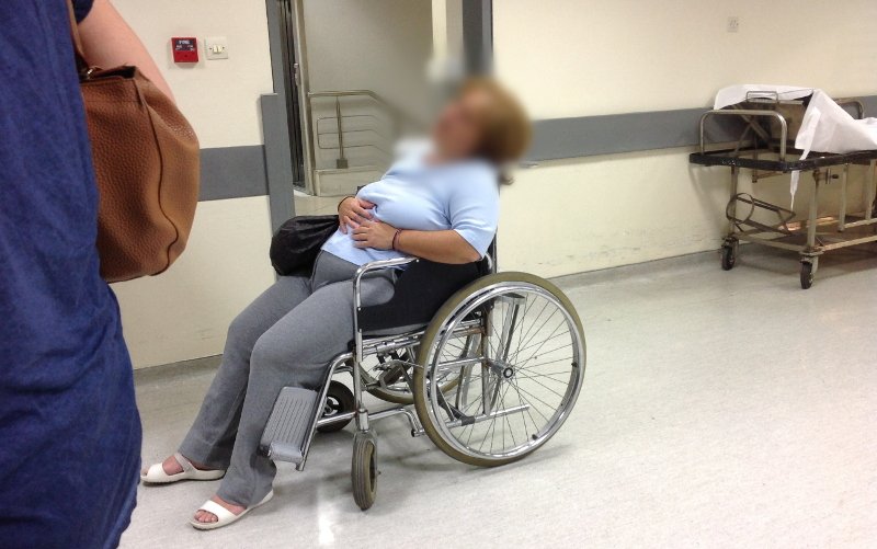 Το iefimerida έζησε μια εφημερία στο Λαϊκό -Απόγνωση, ουρές και οργή [εικόνες] | iefimerida.gr 1