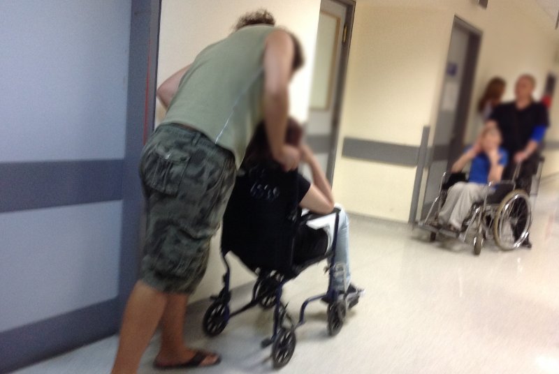 Το iefimerida έζησε μια εφημερία στο Λαϊκό -Απόγνωση, ουρές και οργή [εικόνες] | iefimerida.gr 3