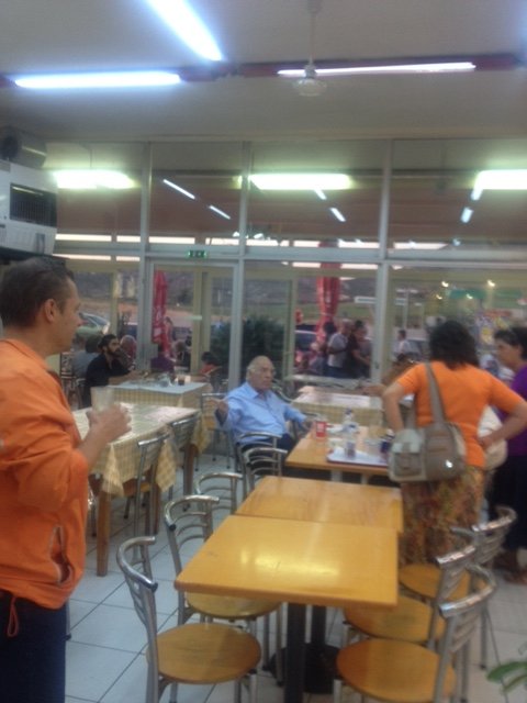 Τα «έψαλαν» στον Βασίλη Λεβέντη σε καφέ στην εθνική οδό [εικόνες] | iefimerida.gr 1