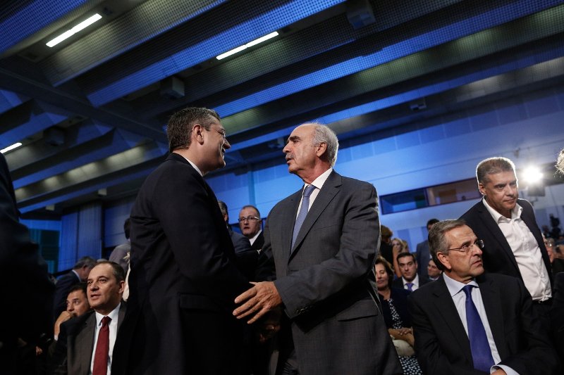 Οσα δεν έδειξαν οι κάμερες στην ομιλία Μητσοτάκη στη ΔΕΘ: Τα πηγαδάκια, οι χειραψίες, η Μαρέβα [εικόνες] | iefimerida.gr 8