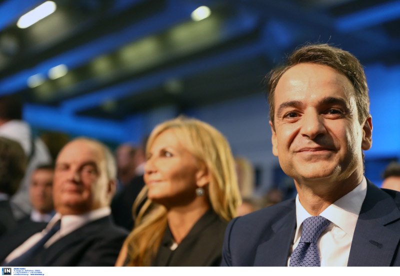 Οσα δεν έδειξαν οι κάμερες στην ομιλία Μητσοτάκη στη ΔΕΘ: Τα πηγαδάκια, οι χειραψίες, η Μαρέβα [εικόνες] | iefimerida.gr 2