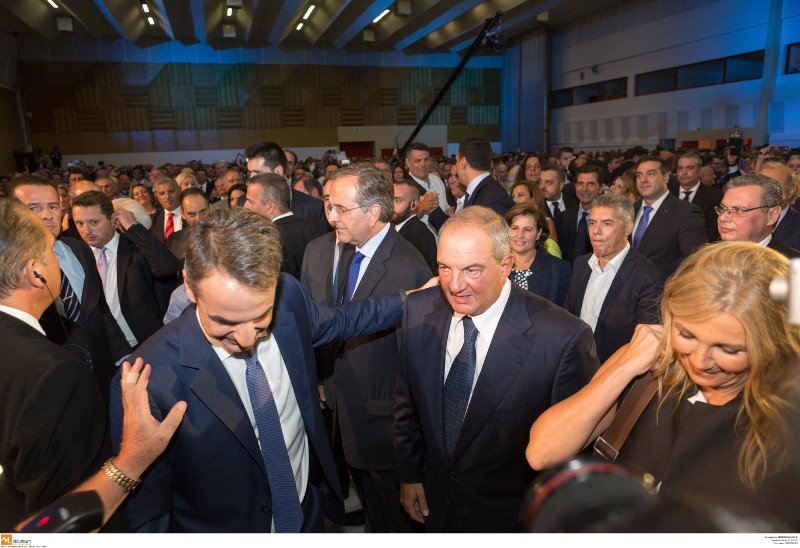 Οσα δεν έδειξαν οι κάμερες στην ομιλία Μητσοτάκη στη ΔΕΘ: Τα πηγαδάκια, οι χειραψίες, η Μαρέβα [εικόνες] | iefimerida.gr 9