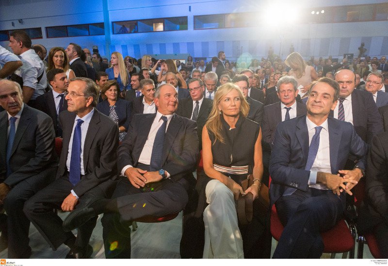 Οσα δεν έδειξαν οι κάμερες στην ομιλία Μητσοτάκη στη ΔΕΘ: Τα πηγαδάκια, οι χειραψίες, η Μαρέβα [εικόνες] | iefimerida.gr 4