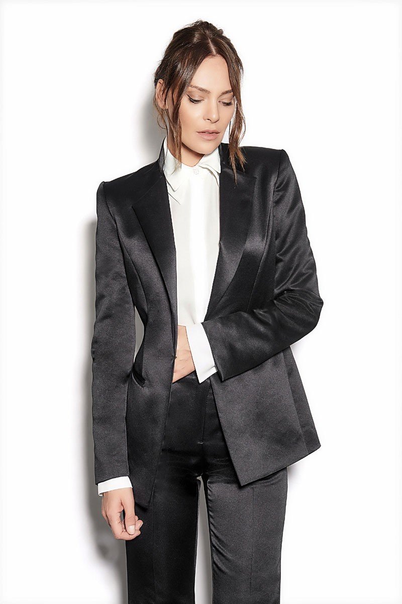 H Υβόννη Μπόσνιακ τώρα και σχεδιάστρια -Η πρώτη της συλλογή ρούχων [εικόνες] | iefimerida.gr 4