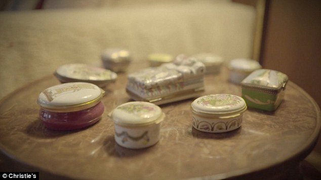 Προσωπικά αντικείμενα των Ρίγκαν σε δημοπρασία -Επιπλα, καουμπόικες μπότες, διαμάντια [εικόνες] | iefimerida.gr 4