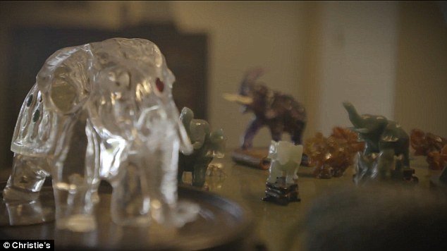 Προσωπικά αντικείμενα των Ρίγκαν σε δημοπρασία -Επιπλα, καουμπόικες μπότες, διαμάντια [εικόνες] | iefimerida.gr 3