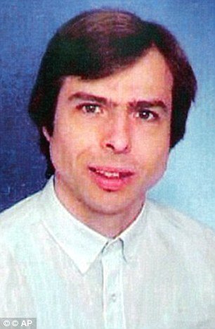 Η Νατάσα Κάμπους επιστρέφει στο σπίτι που έζησε 8 χρόνια αιχμάλωτη [εικόνες & βίντεο] | iefimerida.gr 2