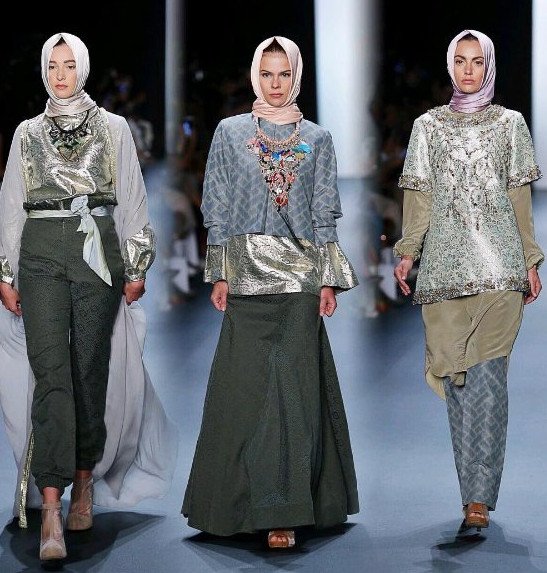 Ανιέσα Χασιμπουάν: H 30χρονη σχεδιάστρια που έφερε το χιτζάμπ στην εβδομάδα μόδας της ΝΥ [εικόνες]  | iefimerida.gr 4