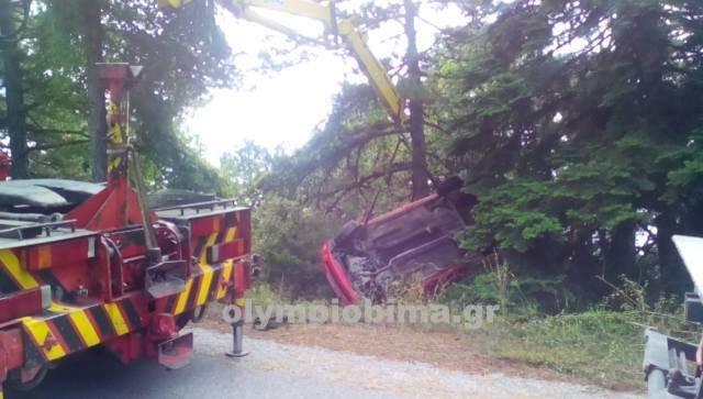 Aυτοκίνητο έπεσε σε χαράδρα στον Ολυμπο [εικόνες] | iefimerida.gr 6