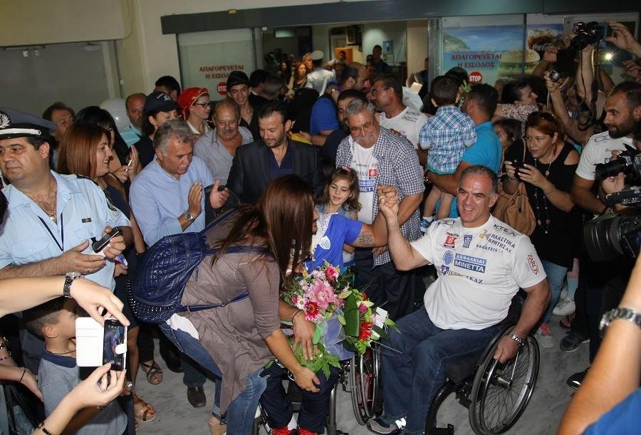 Υποδοχή ήρωα στον χρυσό Παραολυμπιονίκη Στεφανουδάκη στην Κρήτη – Τον σήκωσαν στα χέρια [εικόνες] | iefimerida.gr 0