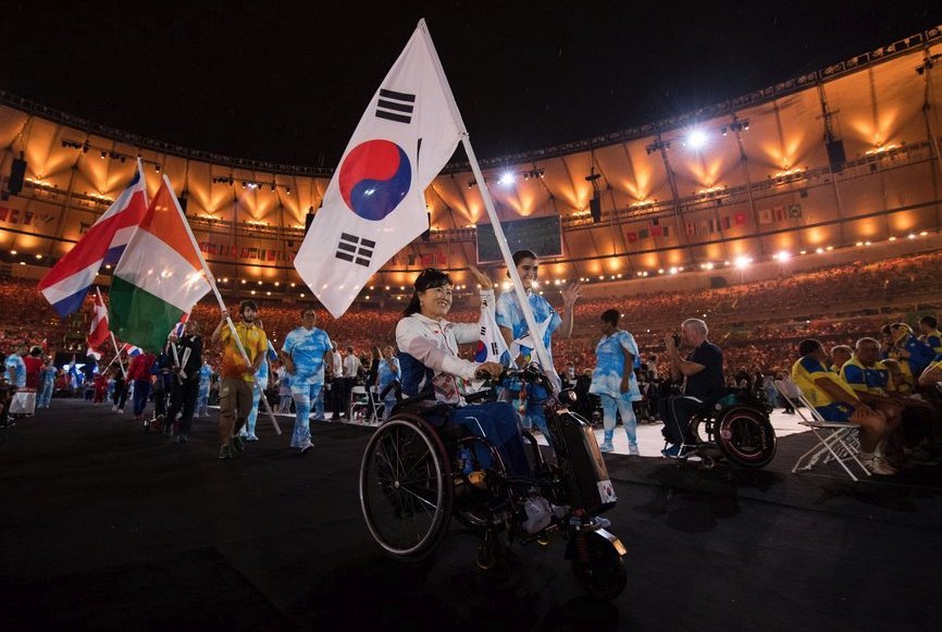 Παραολυμπιακοί Αγώνες: Επεσε η αυλαία στο Ρίο -Χορός, βεγγαλικά και ενός λεπτού σιγή για τον αδικοχαμένο ποδηλάτη [εικόνες & βίντεο] | iefimerida.gr 3