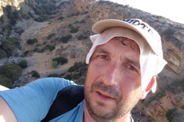 Πιλότος της πολεμικής αεροπορίας περπάτησε στην Κρήτη και άναψε 367 καντήλια [εικόνες] | iefimerida.gr 0