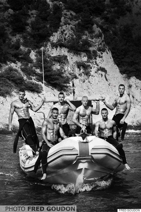 Οι πιο σέξι πυροσβέστες του κόσμου, ημίγυμνοι ποζάρουν μαζί σε ημερολόγιο [εικόνες] | iefimerida.gr 1