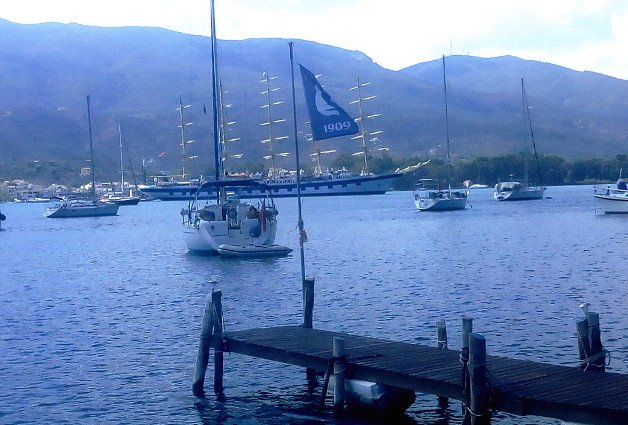 Από την Καραϊβική... στον Πόρο -Το ιστιοφόρο με τα πέντε κατάρτια [εικόνες] | iefimerida.gr 3