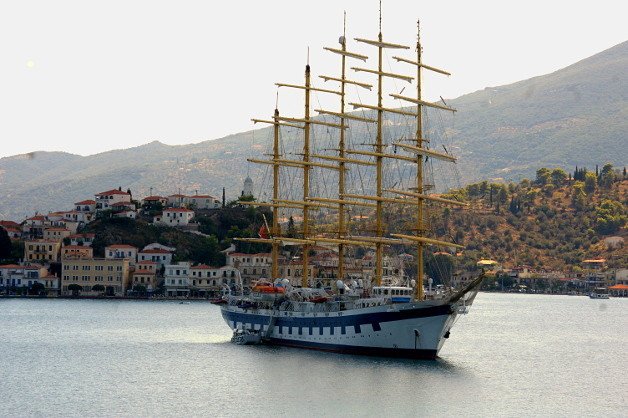 Από την Καραϊβική... στον Πόρο -Το ιστιοφόρο με τα πέντε κατάρτια [εικόνες] | iefimerida.gr 2