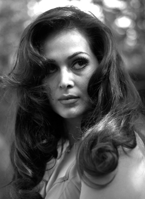 Η Τουρκάλα σταρ που ερωτεύτηκε ο Καζαντζίδης και εκείνη δεν του έριξε ούτε... βλέμμα [εικόνες] | iefimerida.gr 13