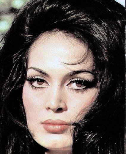 Η Τουρκάλα σταρ που ερωτεύτηκε ο Καζαντζίδης και εκείνη δεν του έριξε ούτε... βλέμμα [εικόνες] | iefimerida.gr 2