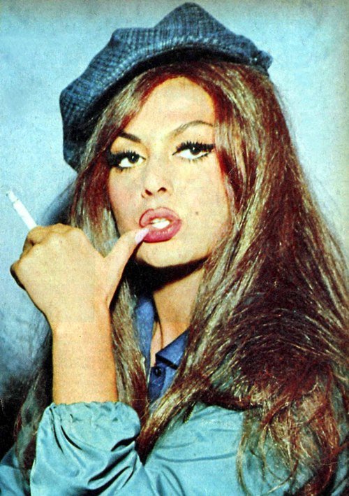 Η Τουρκάλα σταρ που ερωτεύτηκε ο Καζαντζίδης και εκείνη δεν του έριξε ούτε... βλέμμα [εικόνες] | iefimerida.gr 8