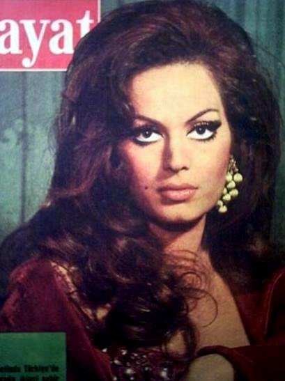 Η Τουρκάλα σταρ που ερωτεύτηκε ο Καζαντζίδης και εκείνη δεν του έριξε ούτε... βλέμμα [εικόνες] | iefimerida.gr 9