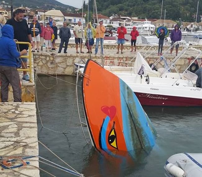 Σύβοτα, σαν να πέρασε τυφώνας -Ασύλληπτες εικόνες με βάρκες να έχουν βουλιάξει [εικόνες] | iefimerida.gr 2