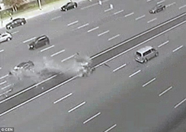 Aπίστευτο τροχαίο για το αυτοκίνητο του Πούτιν -Σκοτώθηκε ο σοφέρ του [βίντεο] | iefimerida.gr 1