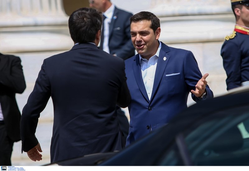 Παραλειπόμενα από τη Σύνοδο του Νότου -Αγκαλιές, φιλιά, η όμορφη τροχονόμος και η χελώνα [εικόνες] | iefimerida.gr 0