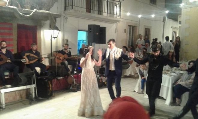 Παντρεύτηκε η Μαρία Τζομπανάκη: Την «παρέδωσε» στον γαμπρό ο γιος της Ορφέας Αυγουστίδης  [εικόνες]  | iefimerida.gr 2