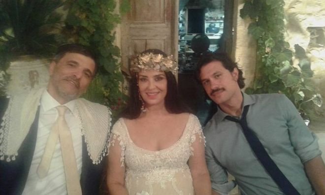 Παντρεύτηκε η Μαρία Τζομπανάκη: Την «παρέδωσε» στον γαμπρό ο γιος της Ορφέας Αυγουστίδης  [εικόνες]  | iefimerida.gr 4