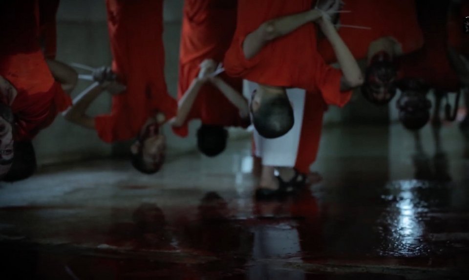 Νέα φρικαλεότητα από τους τζιχαντιστές: Εσφαξαν και κρέμασαν από τσιγκέλια αιχμαλώτους [εικόνες] | iefimerida.gr 0