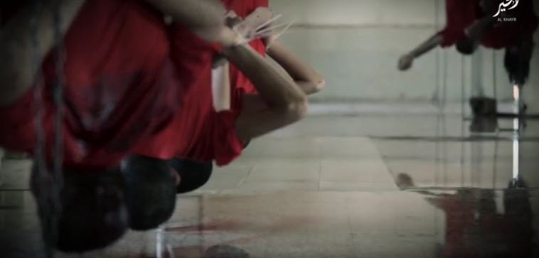 Νέα φρικαλεότητα από τους τζιχαντιστές: Εσφαξαν και κρέμασαν από τσιγκέλια αιχμαλώτους [εικόνες] | iefimerida.gr 1