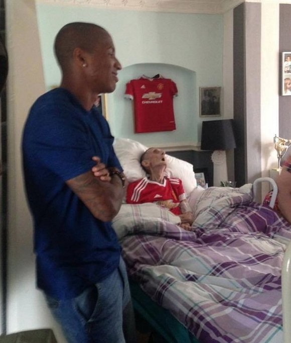 Συνάντησε τους παίκτες της αγαπημένης του ομάδας και πέθανε μετά από 45 λεπτά [εικόνες] | iefimerida.gr 1