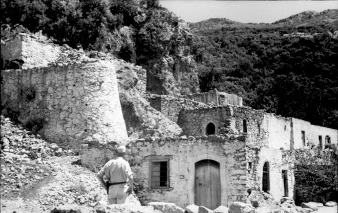 Ντοκουμέντο: Οι Ναζί τραβούσαν τουριστικές φωτογραφίες στην Βιάννο πριν το ολοκαύτωμα | iefimerida.gr 8