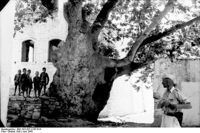 Ντοκουμέντο: Οι Ναζί τραβούσαν τουριστικές φωτογραφίες στην Βιάννο πριν το ολοκαύτωμα | iefimerida.gr 3