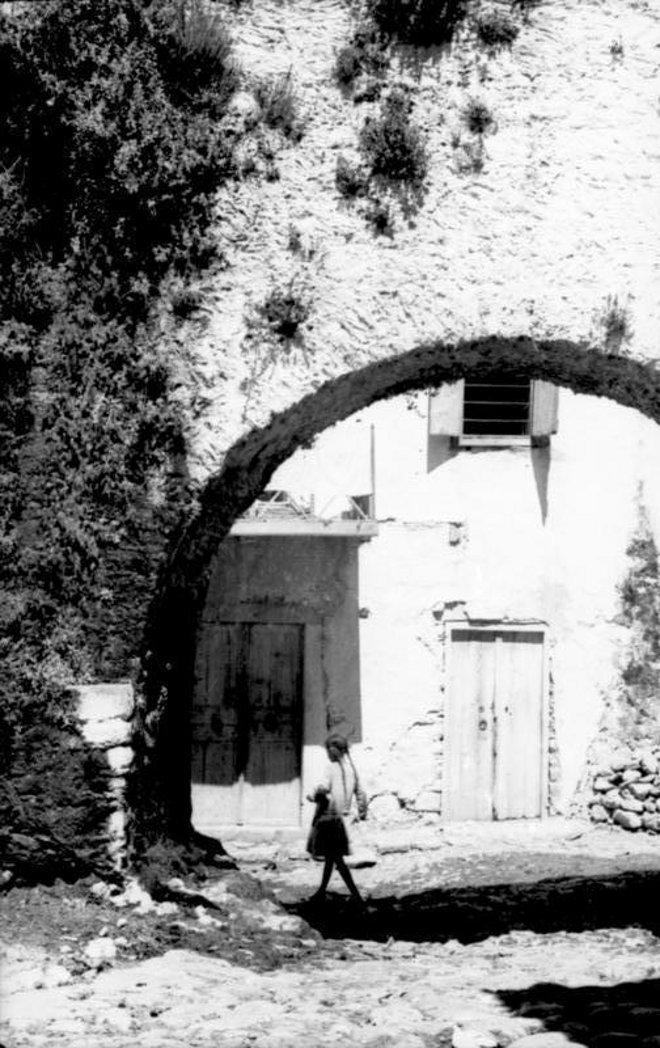 Ντοκουμέντο: Οι Ναζί τραβούσαν τουριστικές φωτογραφίες στην Βιάννο πριν το ολοκαύτωμα | iefimerida.gr 9