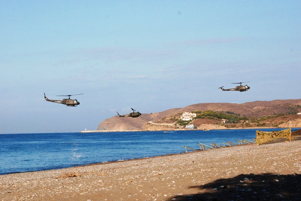 Ο Ελληνικός Στρατός κάνει απόβαση στη Χίο -Κομάντο, τανκς και ελικόπτερα στο νησί [εικόνες] | iefimerida.gr 9
