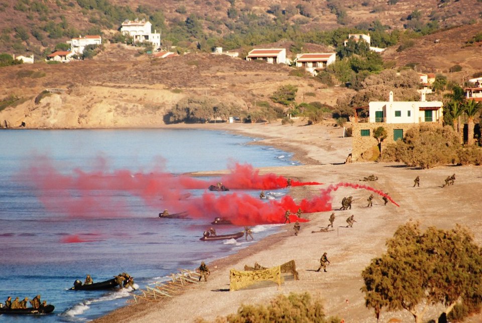 Ο Ελληνικός Στρατός κάνει απόβαση στη Χίο -Κομάντο, τανκς και ελικόπτερα στο νησί [εικόνες] | iefimerida.gr 3