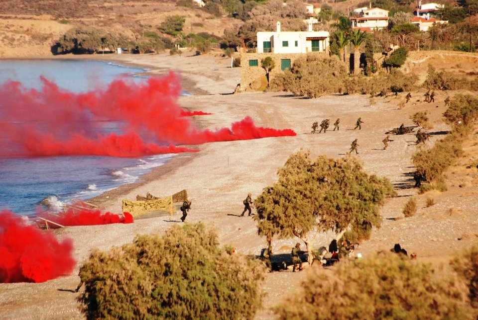 Ο Ελληνικός Στρατός κάνει απόβαση στη Χίο -Κομάντο, τανκς και ελικόπτερα στο νησί [εικόνες] | iefimerida.gr 4