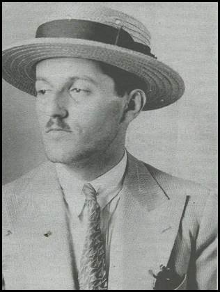 Για πρώτη φορά στο φως: Ο Αρης Βελουχιώτης χωρίς μούσι, με καπέλο και γραβάτα [εικόνες] | iefimerida.gr 2