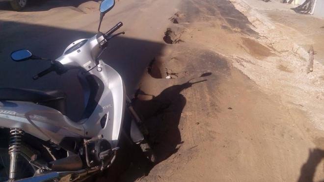 Ηλεία: Εφτιαξαν δρόμο πριν από ένα μήνα και σήμερα θυμίζει βομβαρδισμένο τοπίο [εικόνες] | iefimerida.gr 1