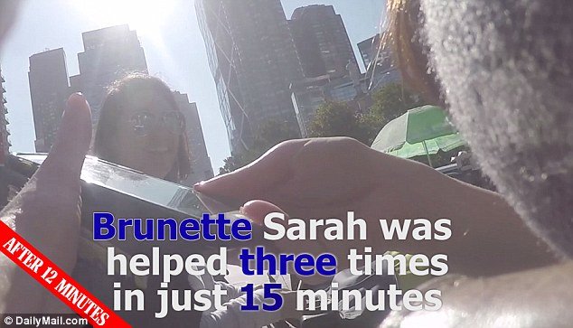 Κοινωνικό πείραμα: Πώς το χρώμα των μαλλιών σου καθορίζει αν θα σε βοηθούσε (ή όχι) ένας ξένος [εικόνες] | iefimerida.gr 3