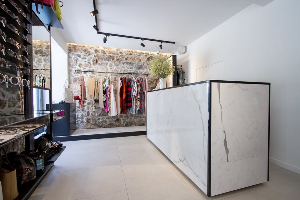 Επώνυμες μάρκες: Πού θα βρεις Chanel, Hermès και Gucci στην Αθήνα με έκπτωση [λίστα] | iefimerida.gr 2