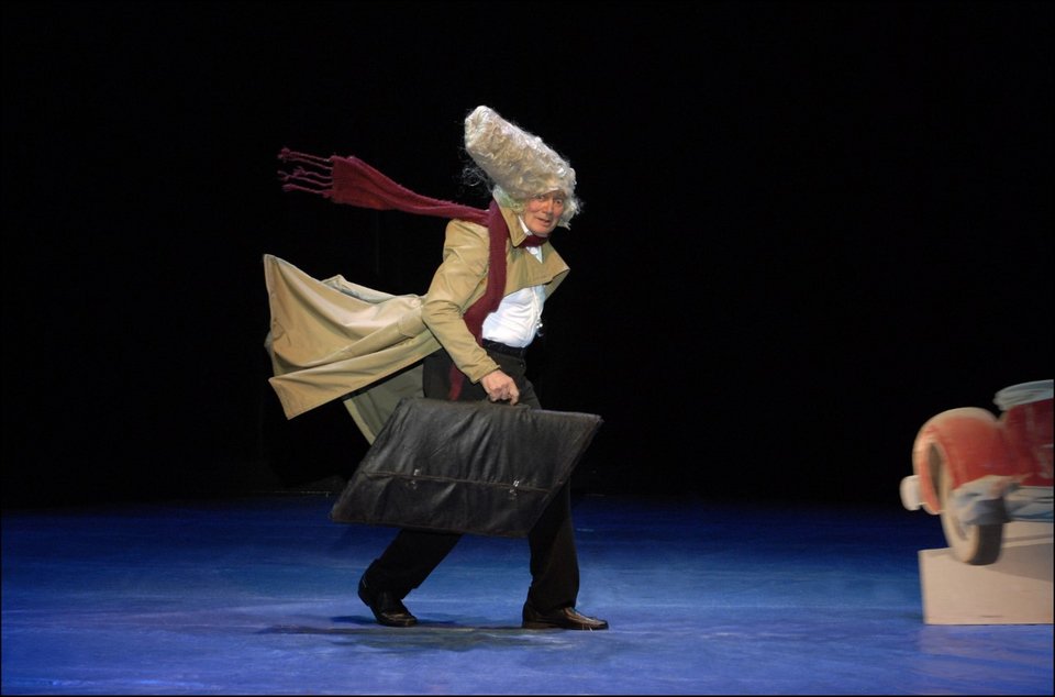 Στην Αθήνα η κόρη του Τσάρλι Τσάπλιν με το «Αόρατο Τσίρκο» [εικόνες & βίντεο]  | iefimerida.gr 2