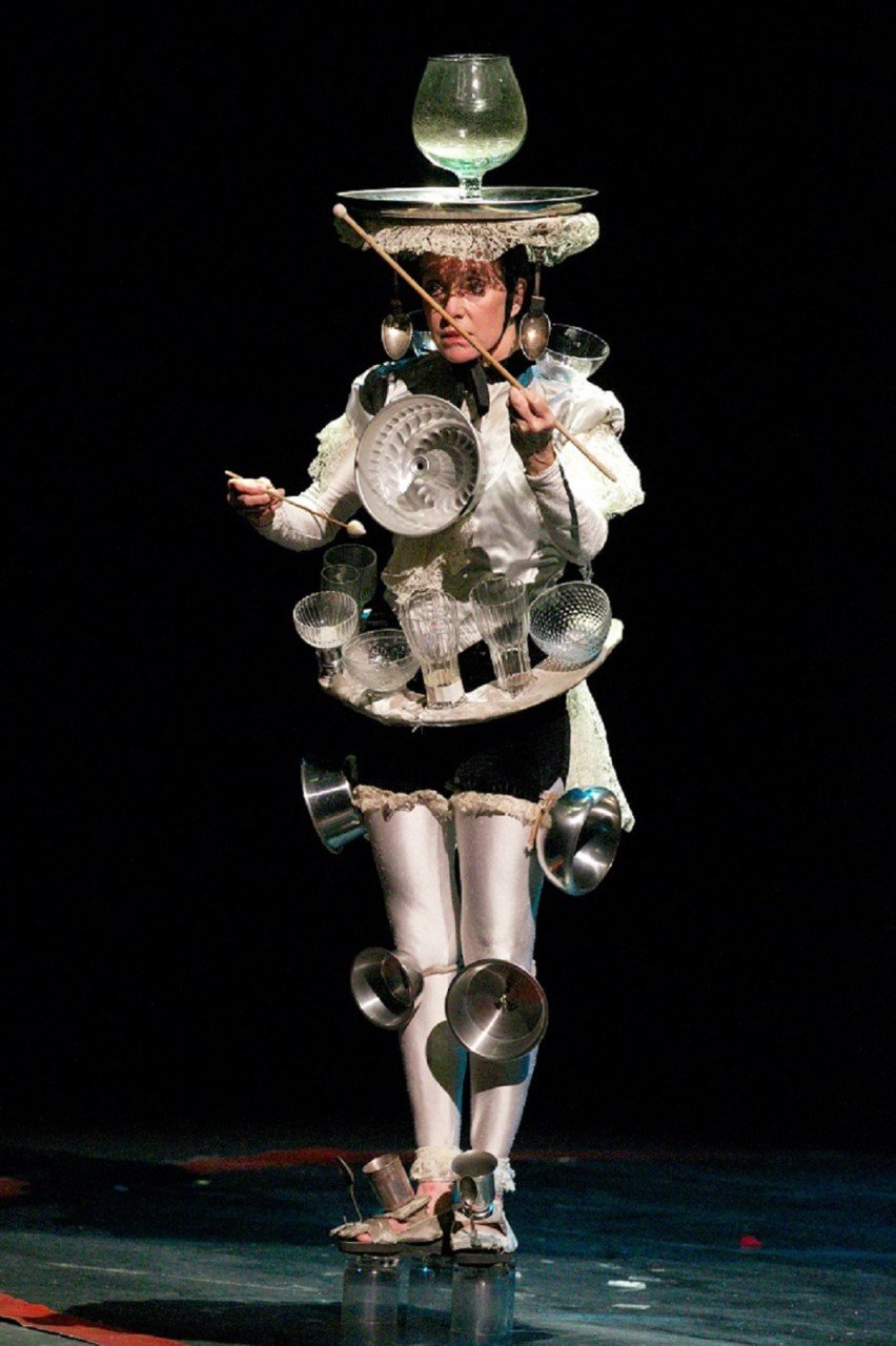 Στην Αθήνα η κόρη του Τσάρλι Τσάπλιν με το «Αόρατο Τσίρκο» [εικόνες & βίντεο]  | iefimerida.gr 1