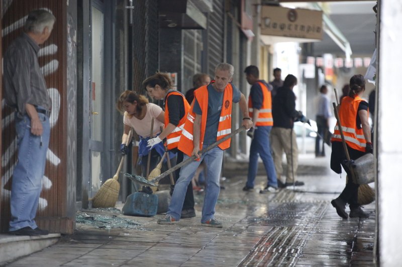 H επόμενη μέρα της έκρηξης -Βομβαρδισμένο τοπίο τα Εξάρχεια [εικόνες] | iefimerida.gr 6