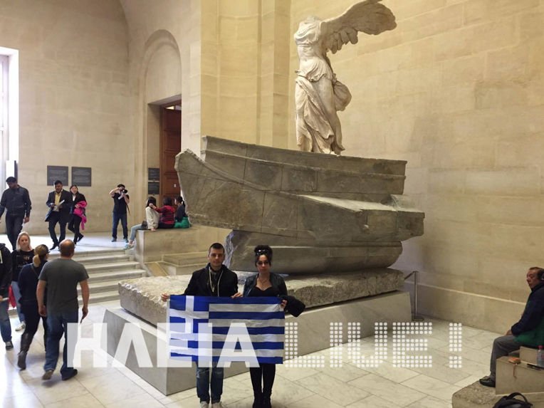 Eλληνες φοιτητές διαμαρτυρήθηκαν σηκώνοντας την ελληνική σημαία σε Βρετανικό Μουσείο και Λούβρο [εικόνες] | iefimerida.gr 0